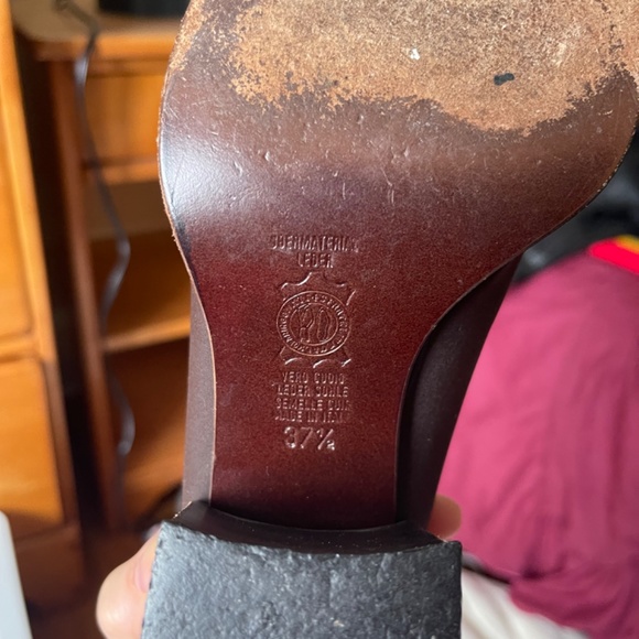 Gorgeous Italian dark brown leather lined block heel pumps - Picture 7 of 10